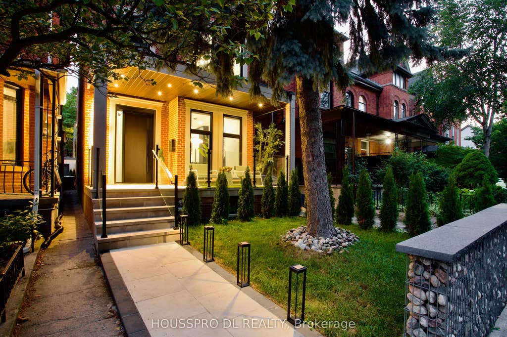 Photo of 82 Major Street, Toronto, ON M5S 2L1 (MLS # C13627952)