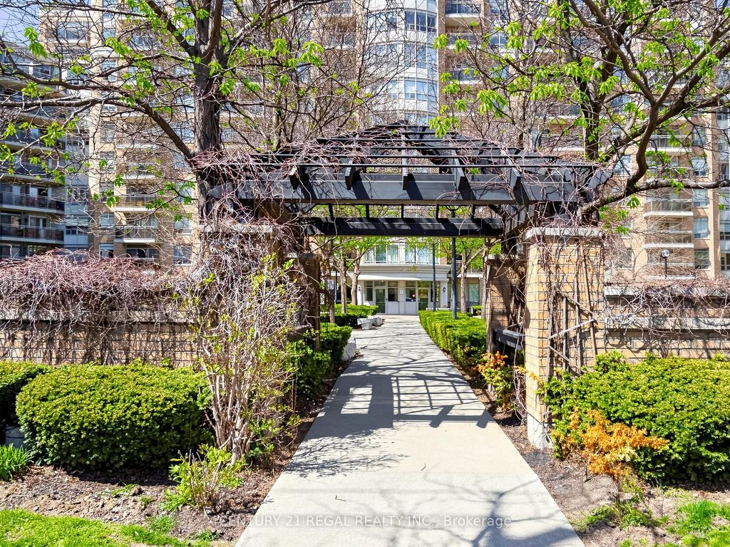 Photo of 650 Lawrence Avenue W #336, Toronto, ON M6A 3E8 (MLS # C13082364)