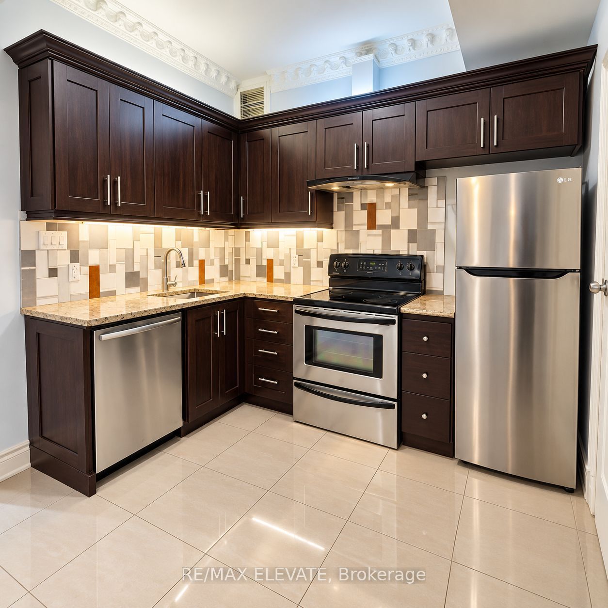 42 Noble Street BSMT