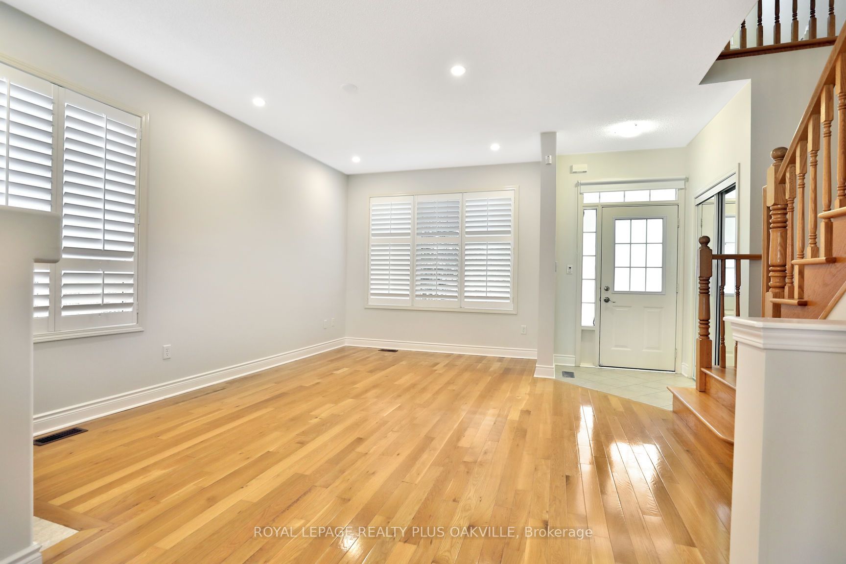 2565 Falkland Crescent