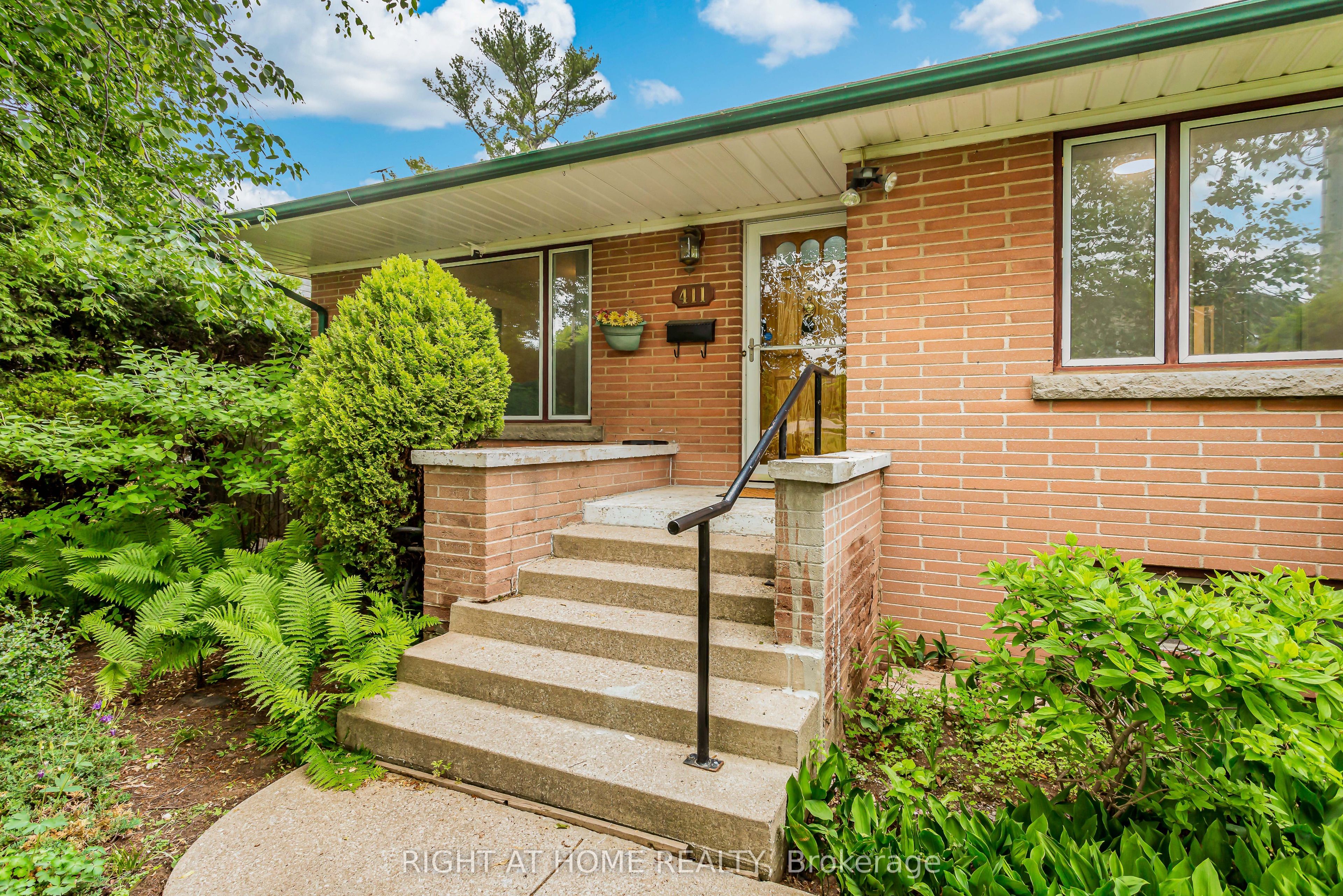 411 Maplehurst Avenue