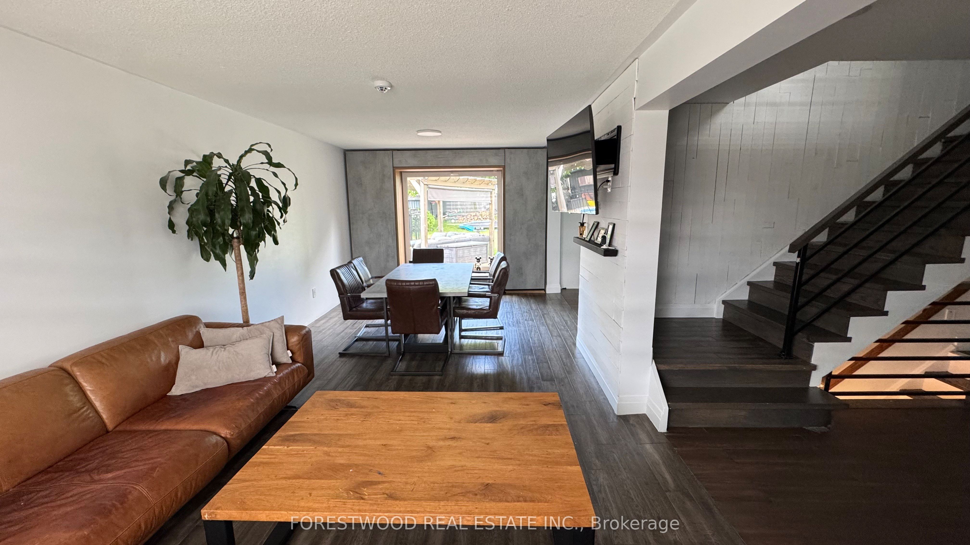 1690 Saltdene Terrace