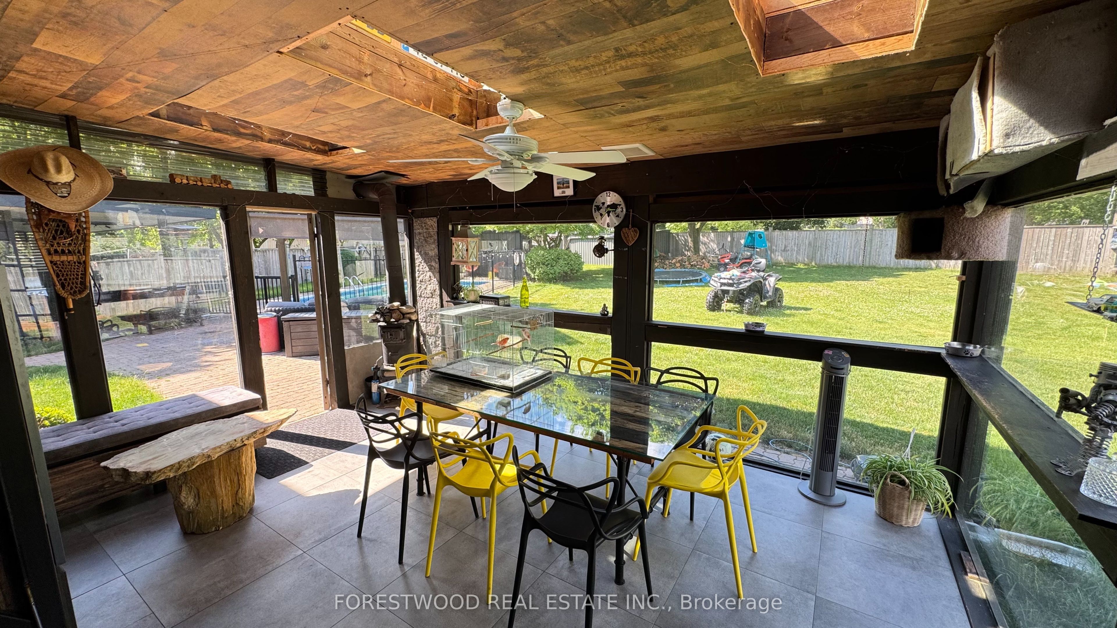 1690 Saltdene Terrace