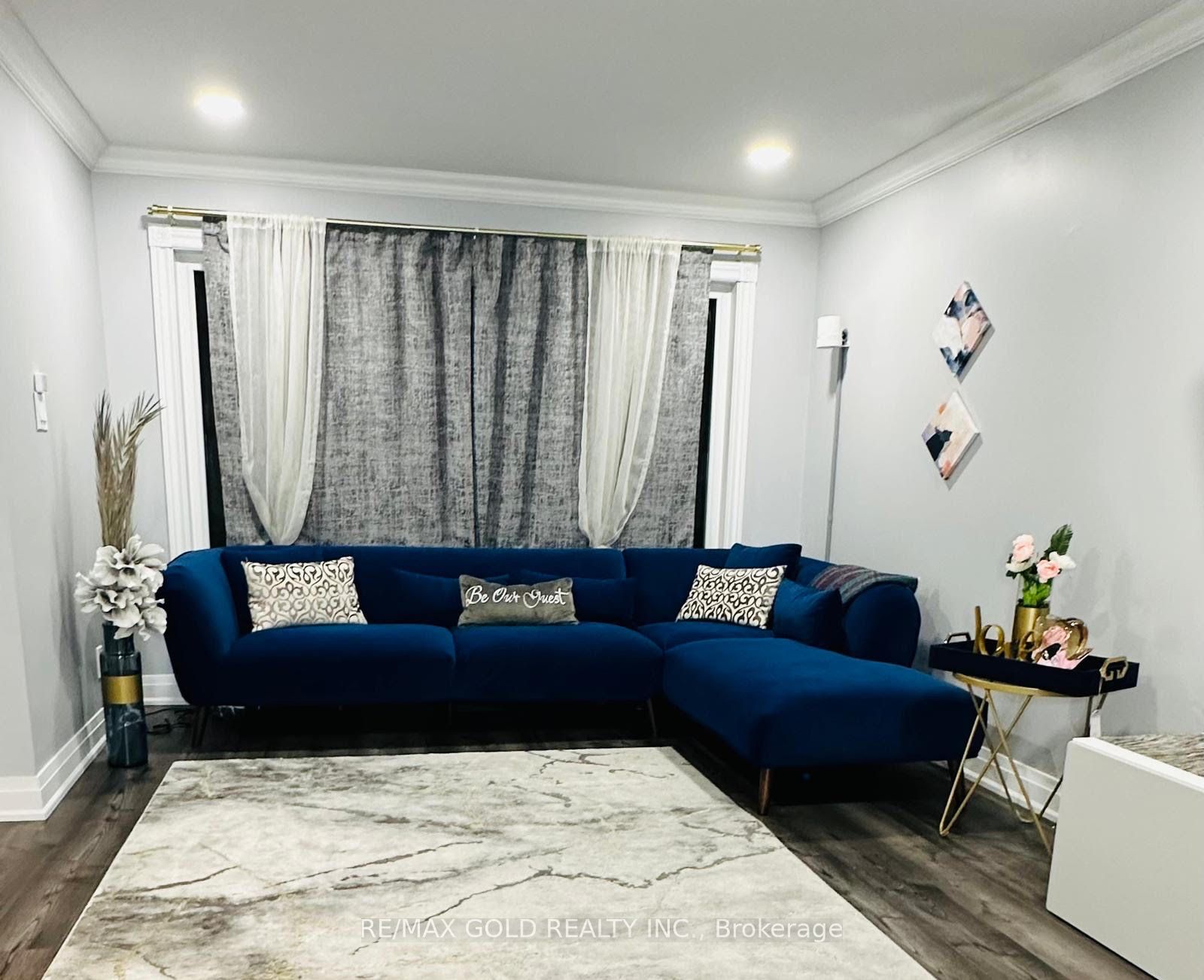 3 Panorama Crescent N