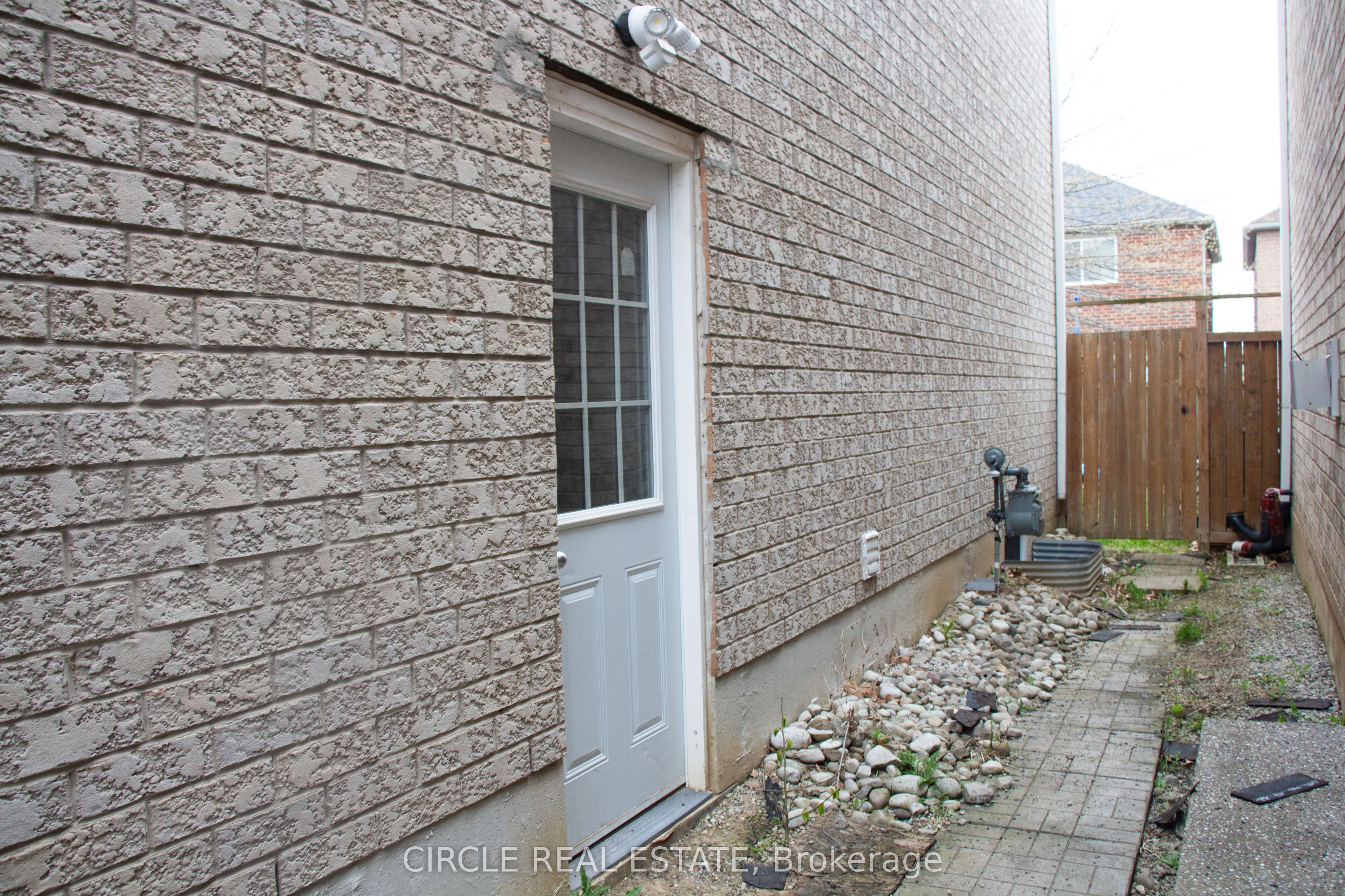 1204 McMullen (Basement) Crescent