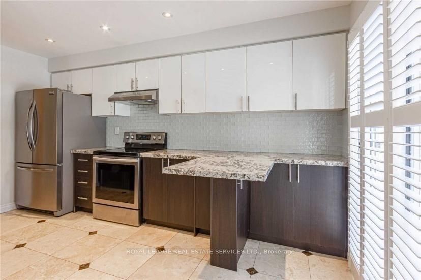 2220 Ridge Landing