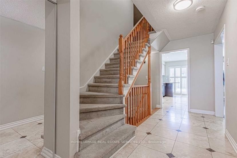 2220 Ridge Landing