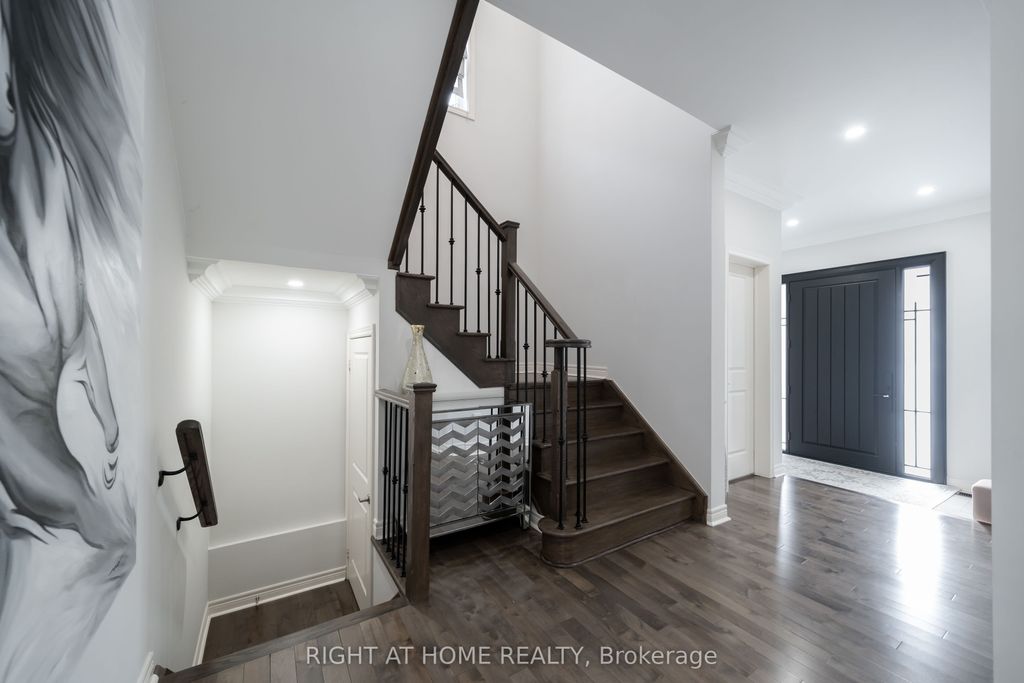 Photo of 12 Tupling Street, Bradford West Gwillimbury, ON L3Z 0W8 (MLS # N12774272)