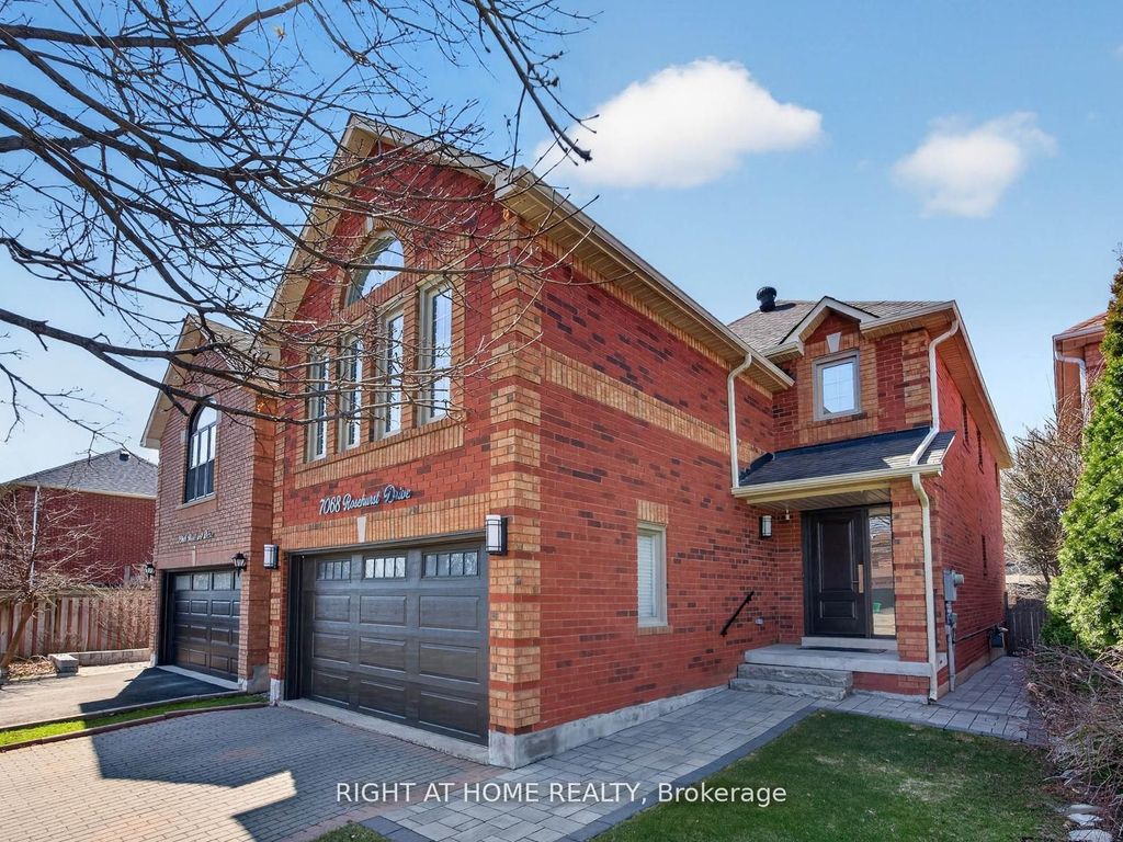 Photo of 7068 Rosehurst Drive, Mississauga, ON L5N 6Y8 (MLS # W13125540)