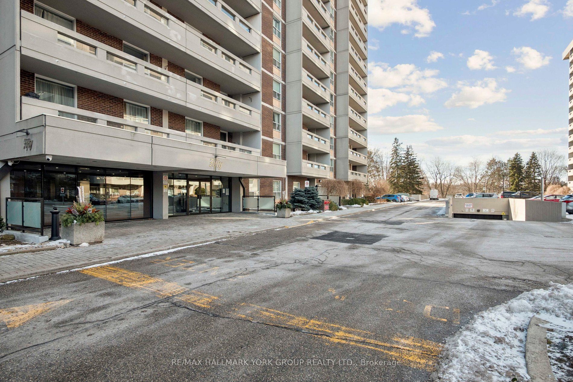 50 Inverlochy Boulevard 810