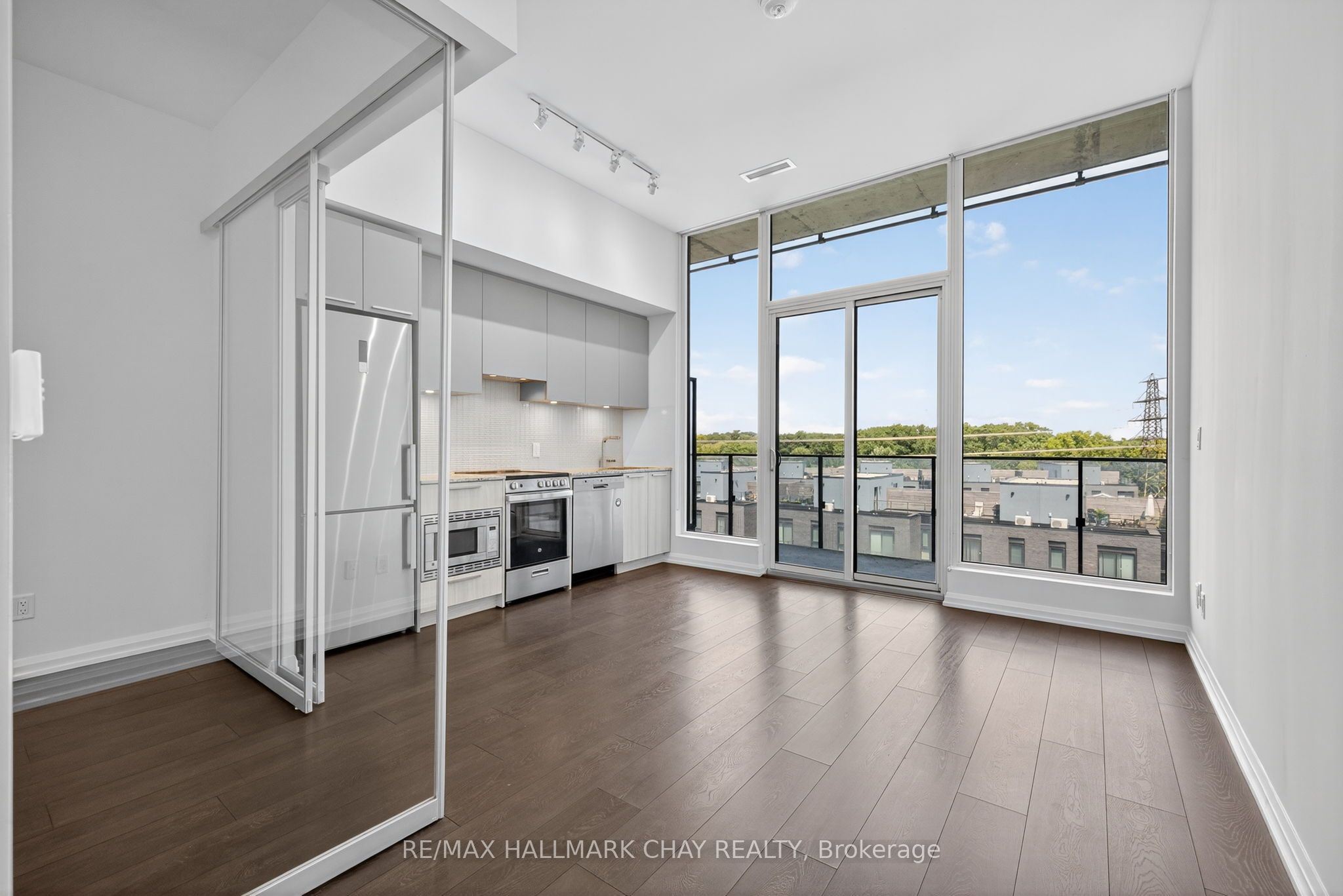 4208 Dundas Street W 522