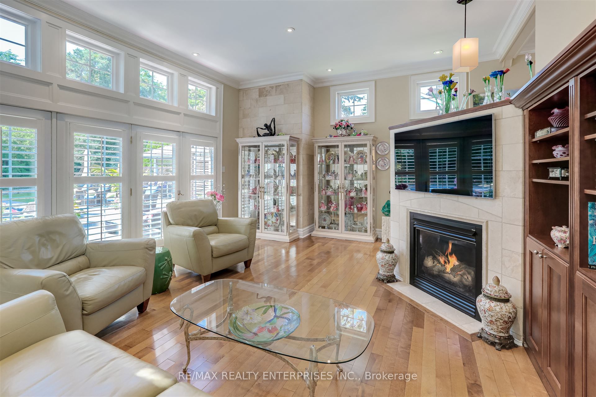 1522 Glenhill Crescent
