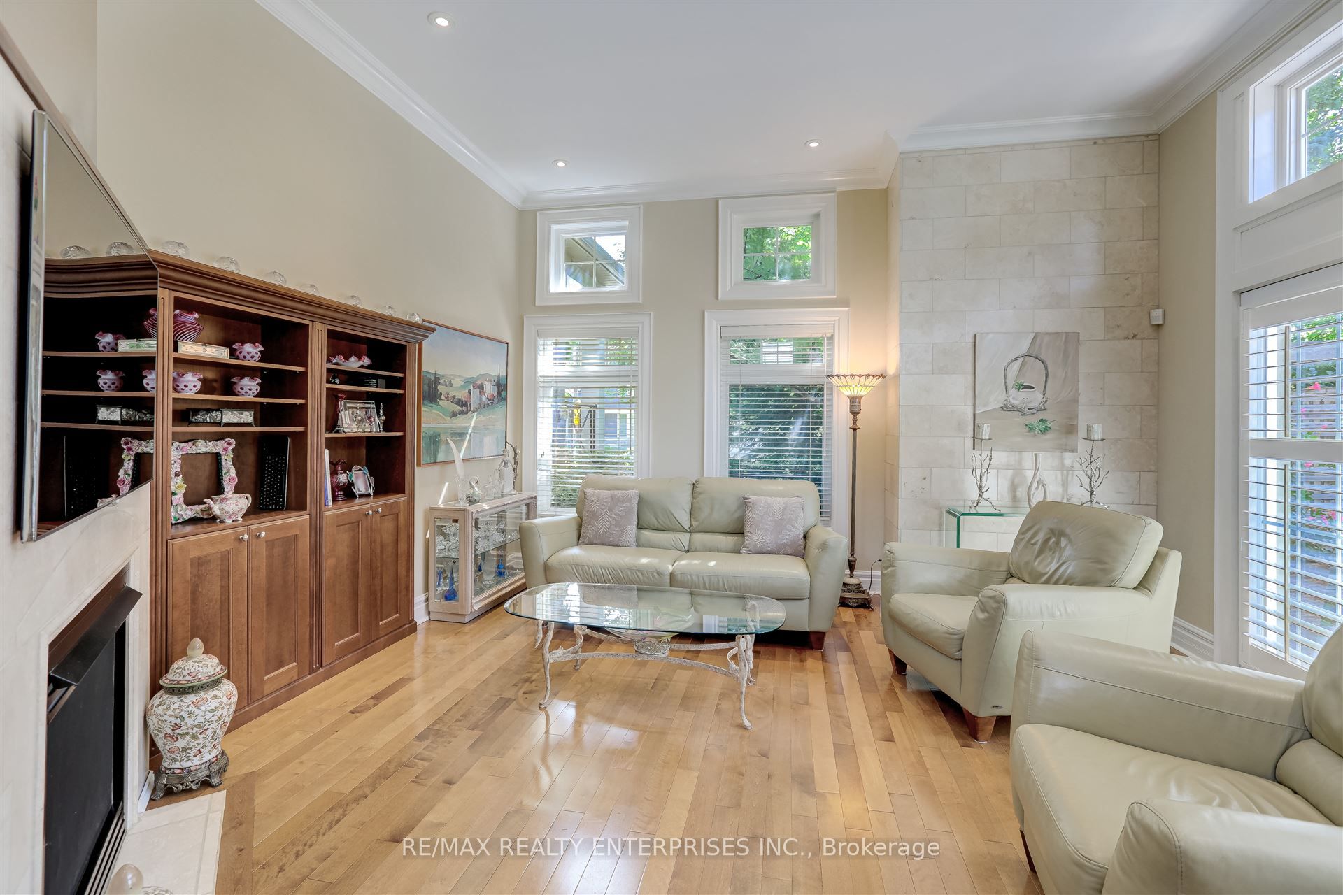 1522 Glenhill Crescent