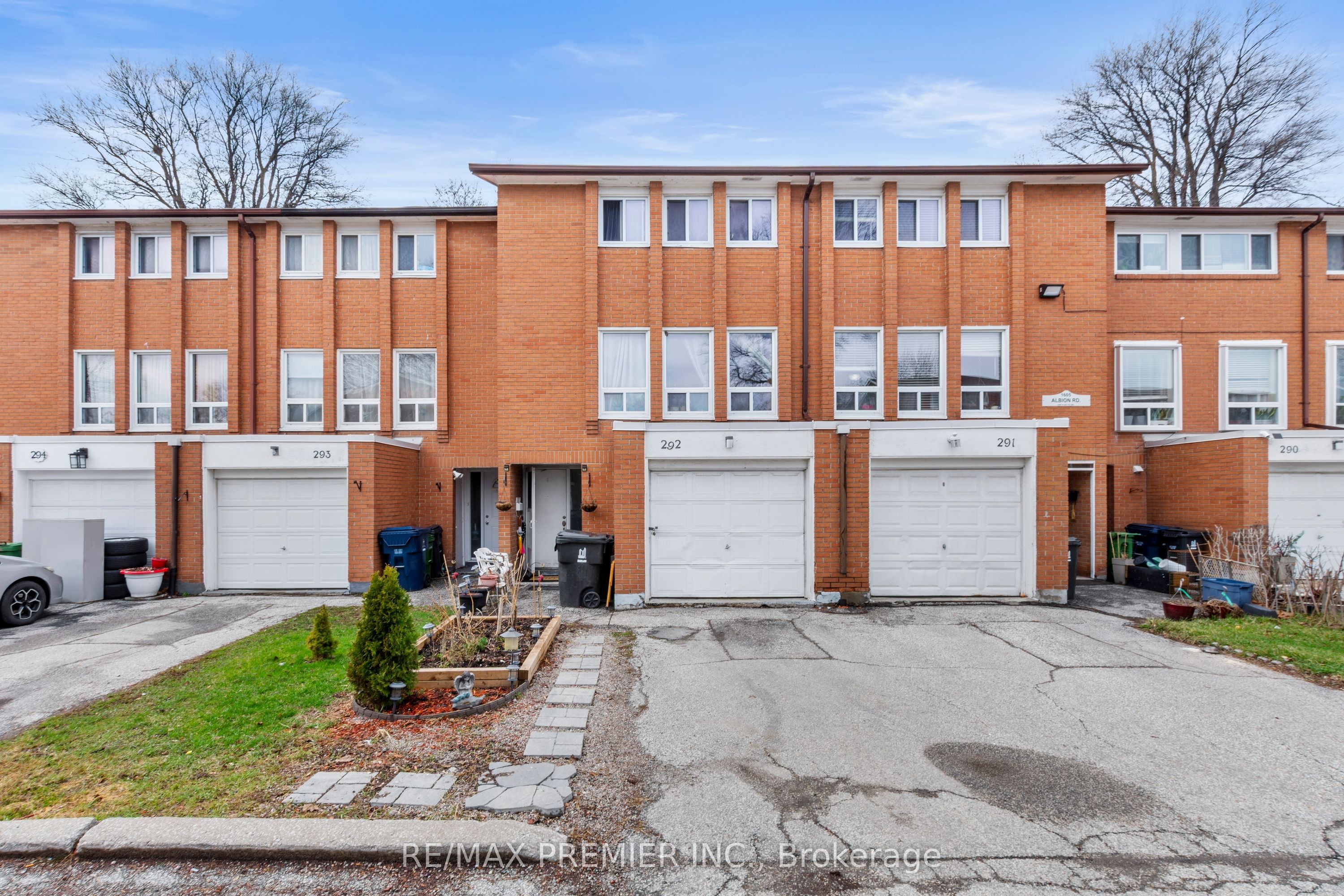 Photo 1 of 48 — 1605 Albion Road 292, Toronto, ON M9V 1B6