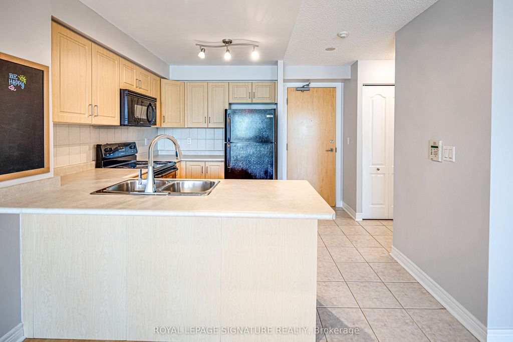 Photo of 212 Eglinton Avenue #402, Toronto, ON M4P 0A3 (MLS # C12375225)