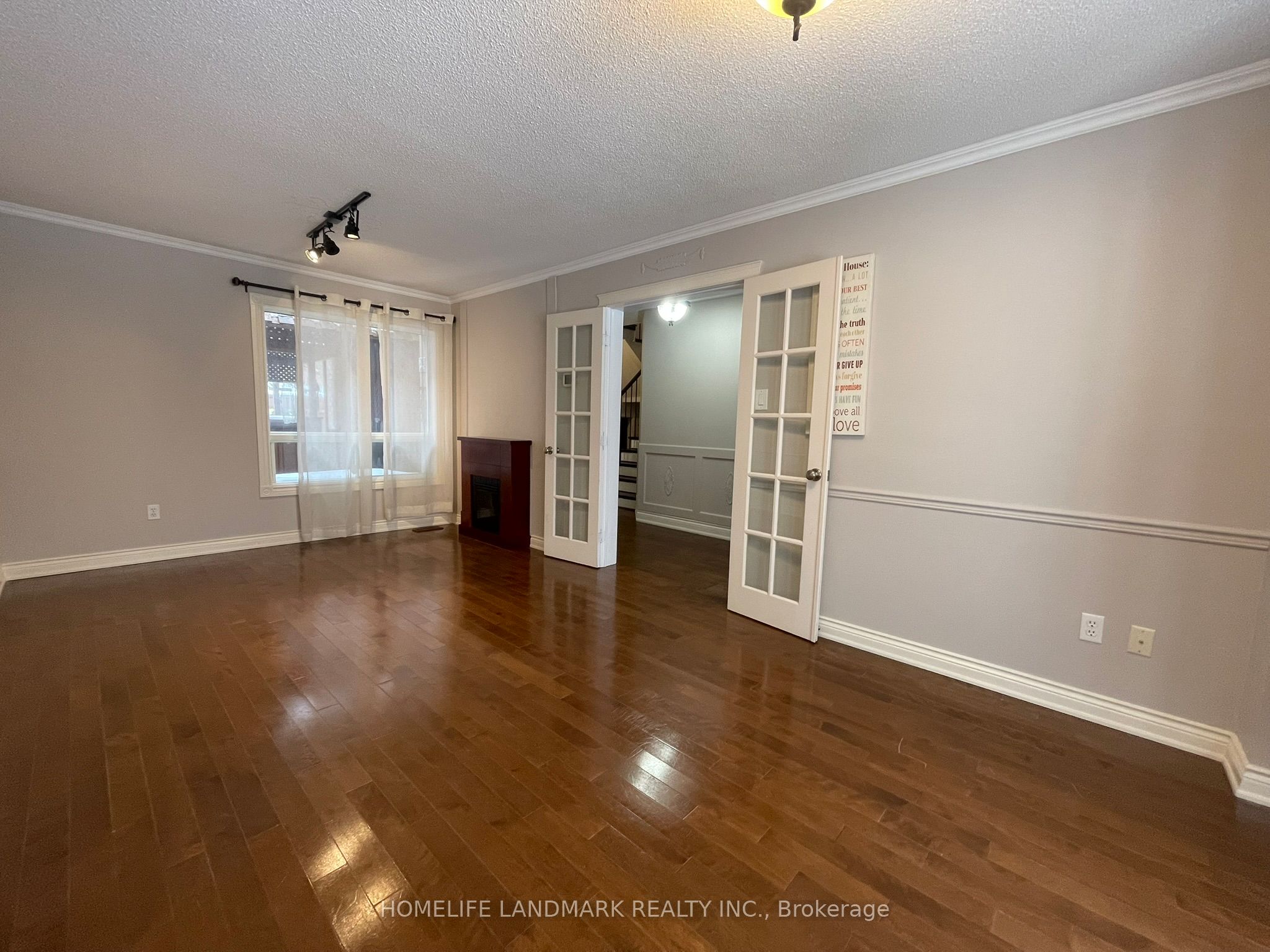 2194 Oak Bliss Crescent