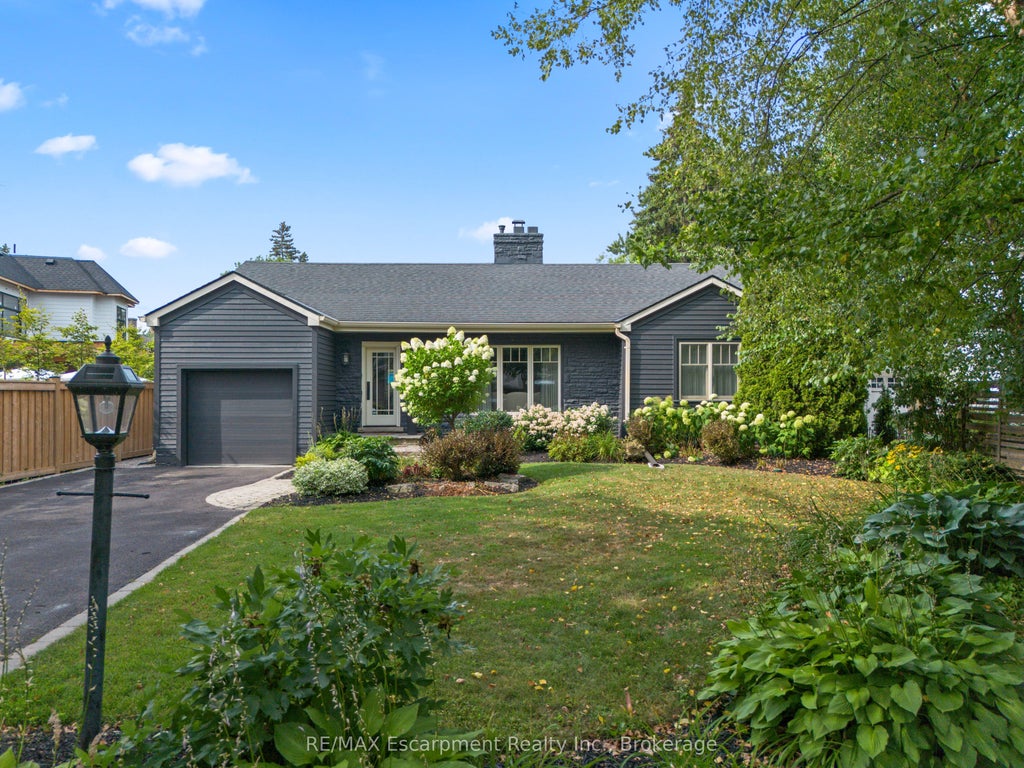 Photo of 278 Carolyn Drive, Oakville, ON L6K 3M6 (MLS # W13245742)