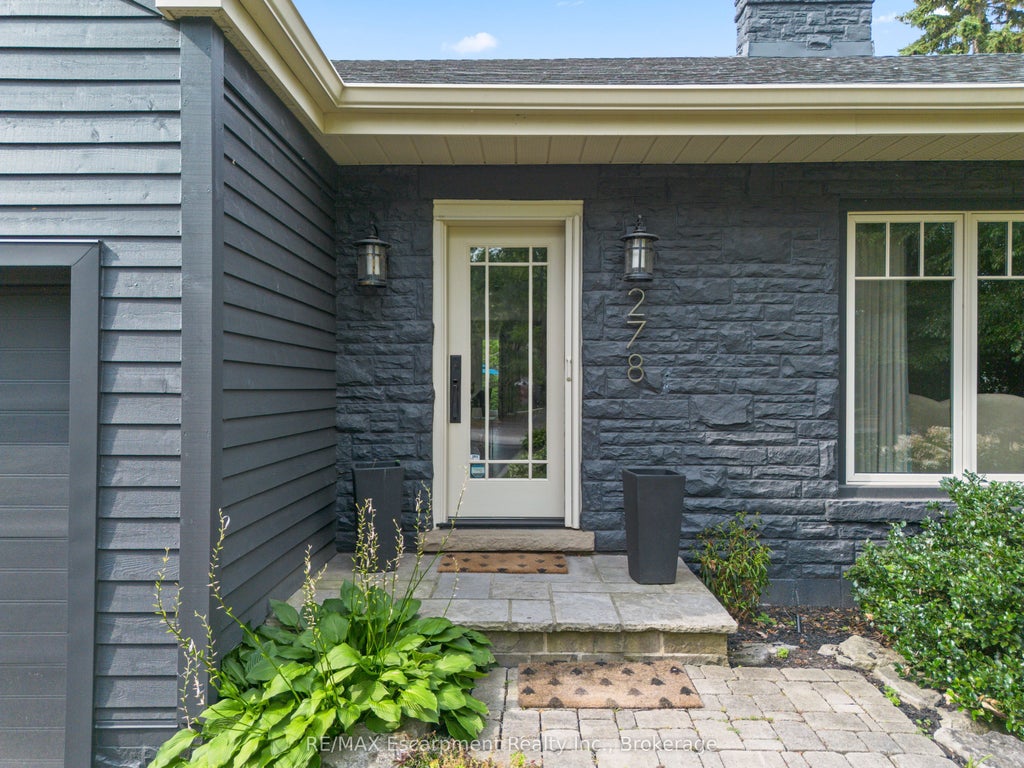 Photo of 278 Carolyn Drive, Oakville, ON L6K 3M6 (MLS # W13245742)