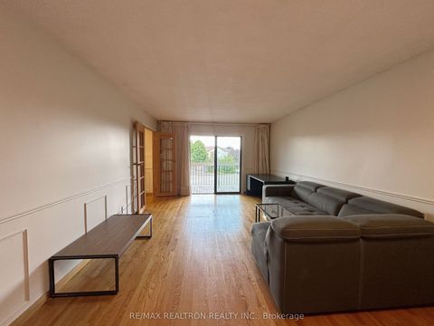 928 Knollwood Court Mississauga ON L5C 3L9