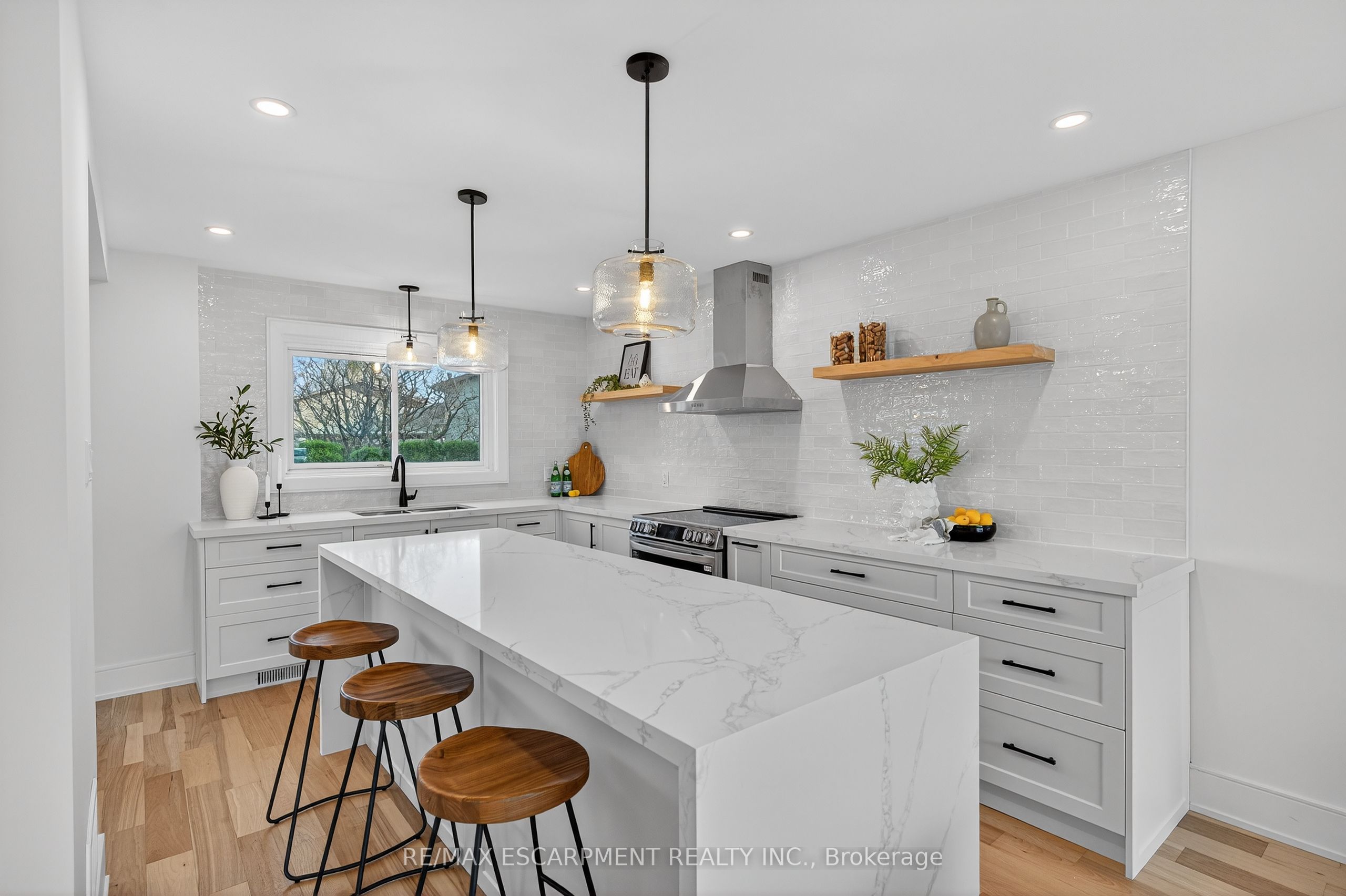 2347 Tweedsmuir Court