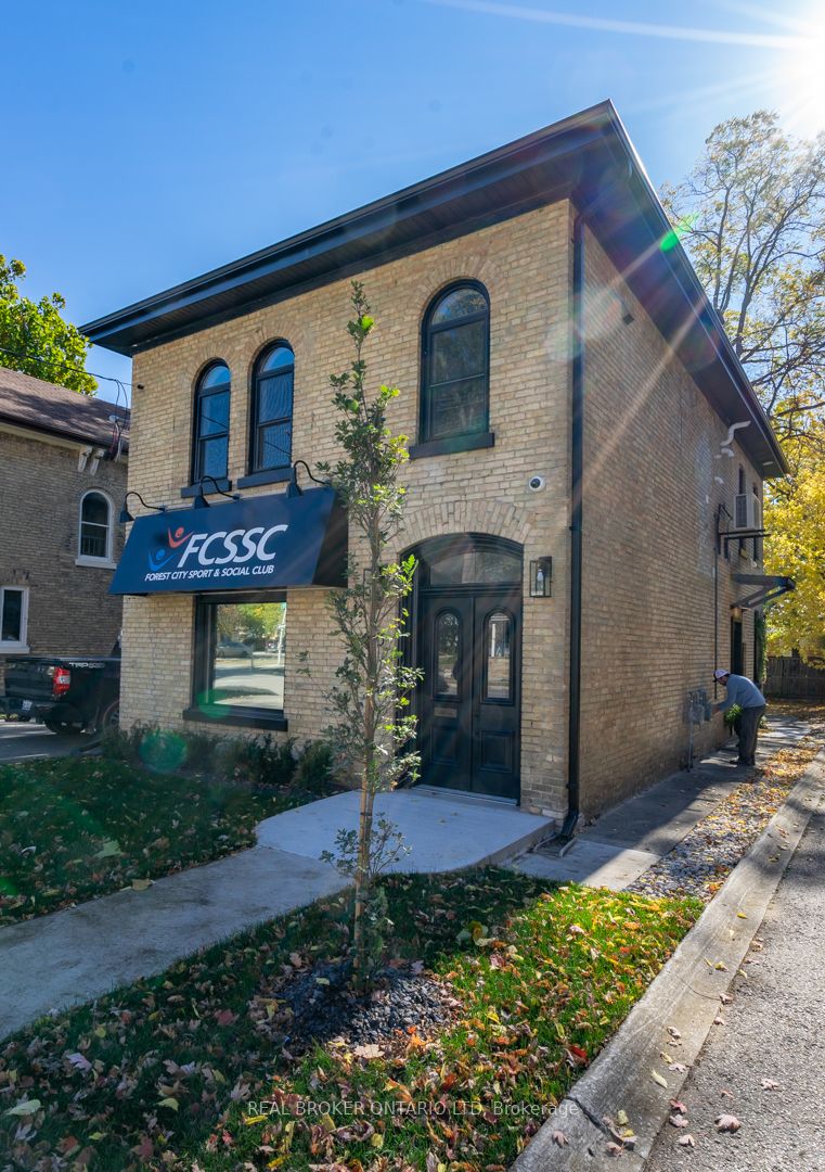 Photo of 463 King Street, London East, ON N6B 1S8 (MLS # X13453650)