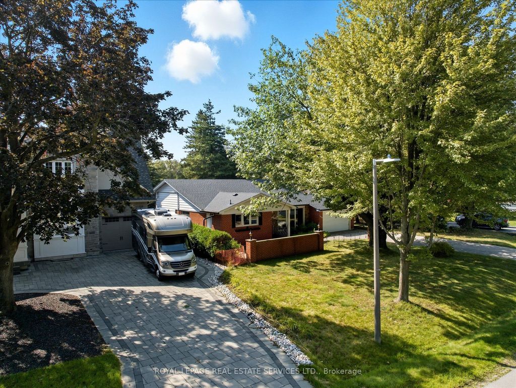 Photo of 1536 Venetia Drive, Oakville, ON L6L 1K7 (MLS # W12398137)
