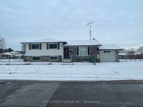 Photo of 6826 Stokes Street N, Niagara Falls, ON L2G 2H3 (MLS # X12683542)