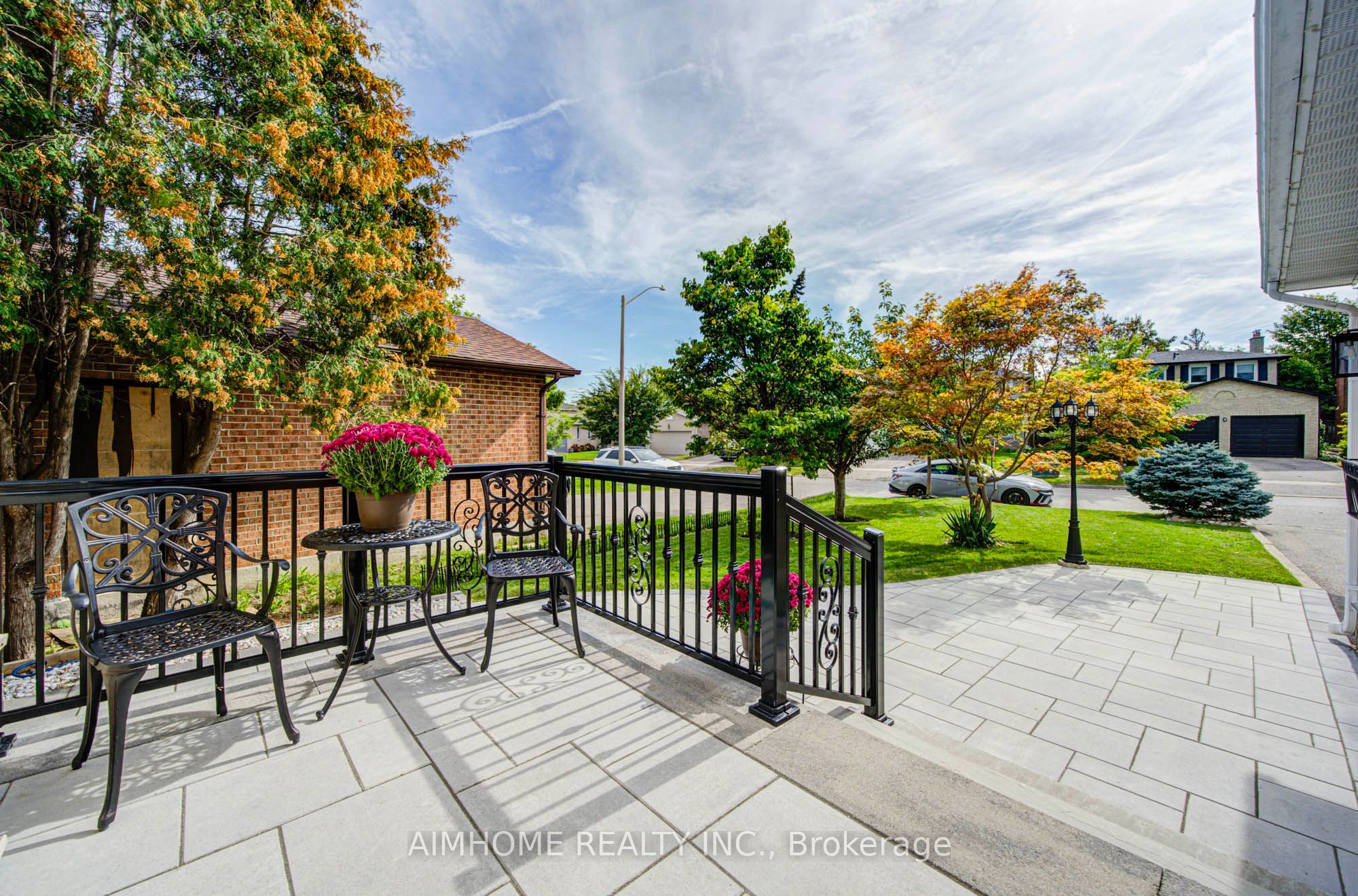 83 Houseman Crescent