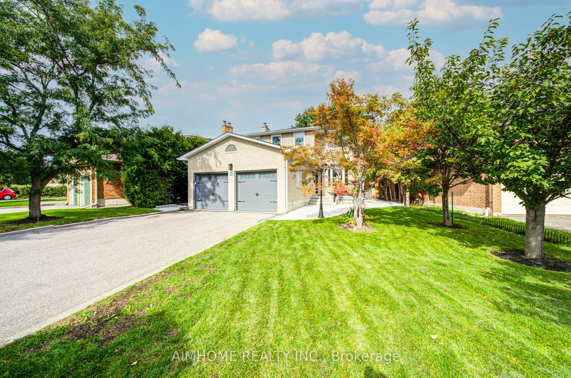 83 Houseman Crescent