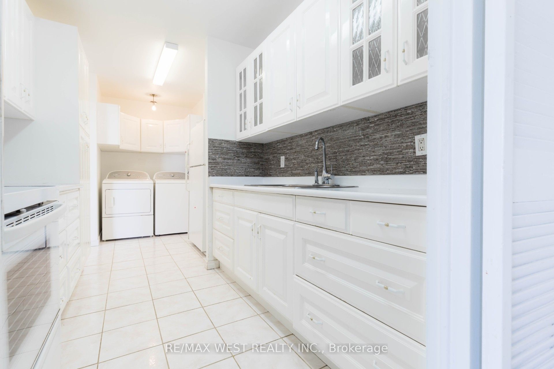 3025 Queen Frederica Drive 1503