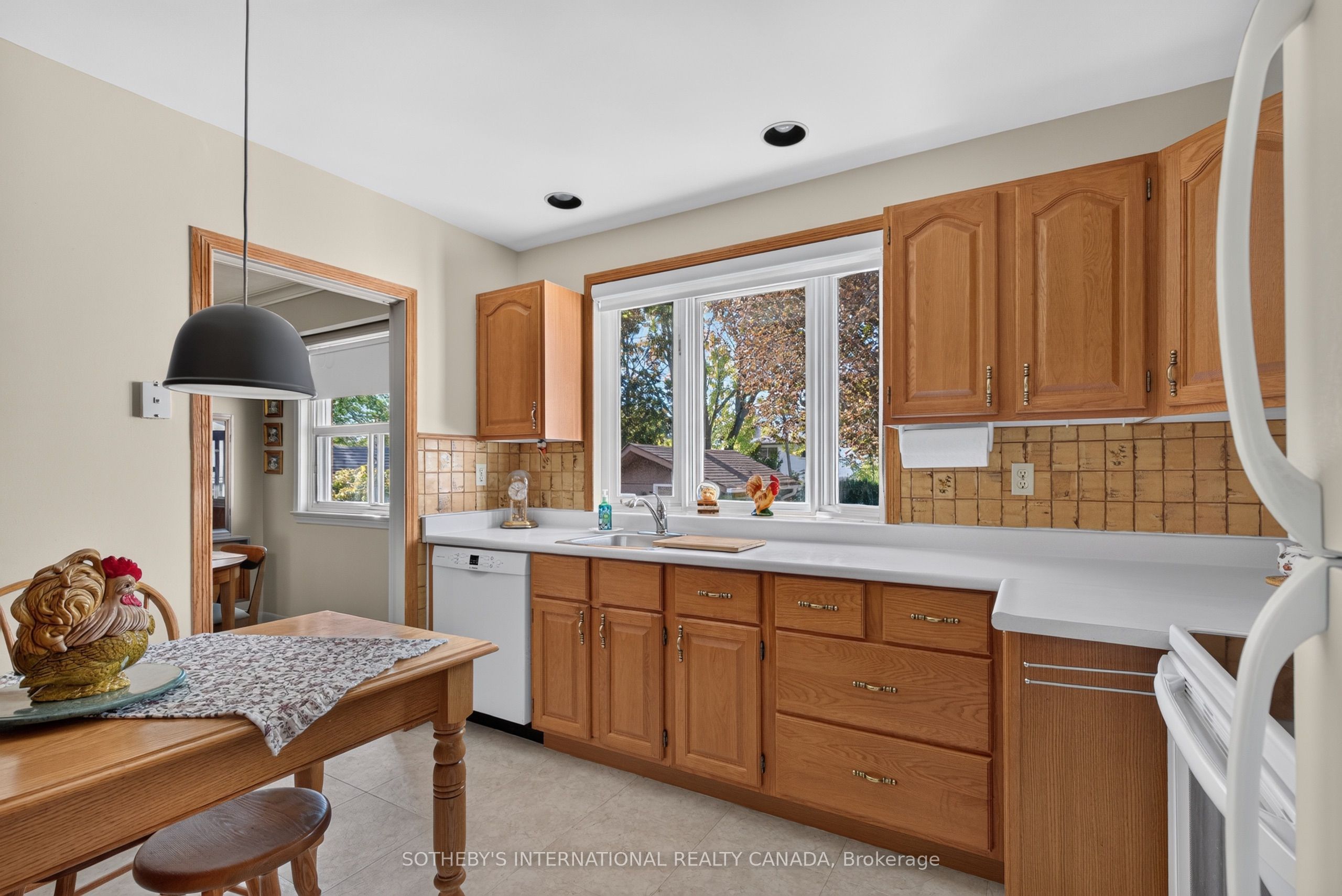 871 Mississauga Valley Boulevard