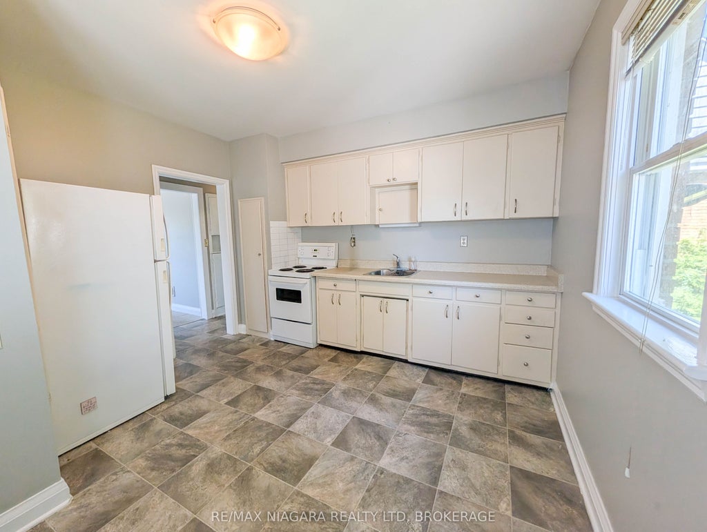 Photo of 106 Haig Street, St. Catharines, ON L2R 6L2 (MLS # X14032142)