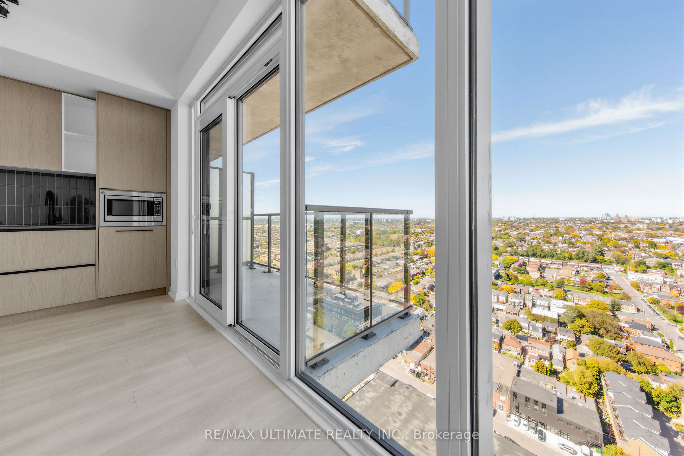 1285 Dupont Street 2807