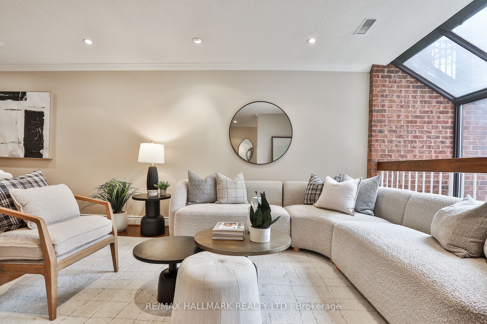 142 Pears Avenue A12