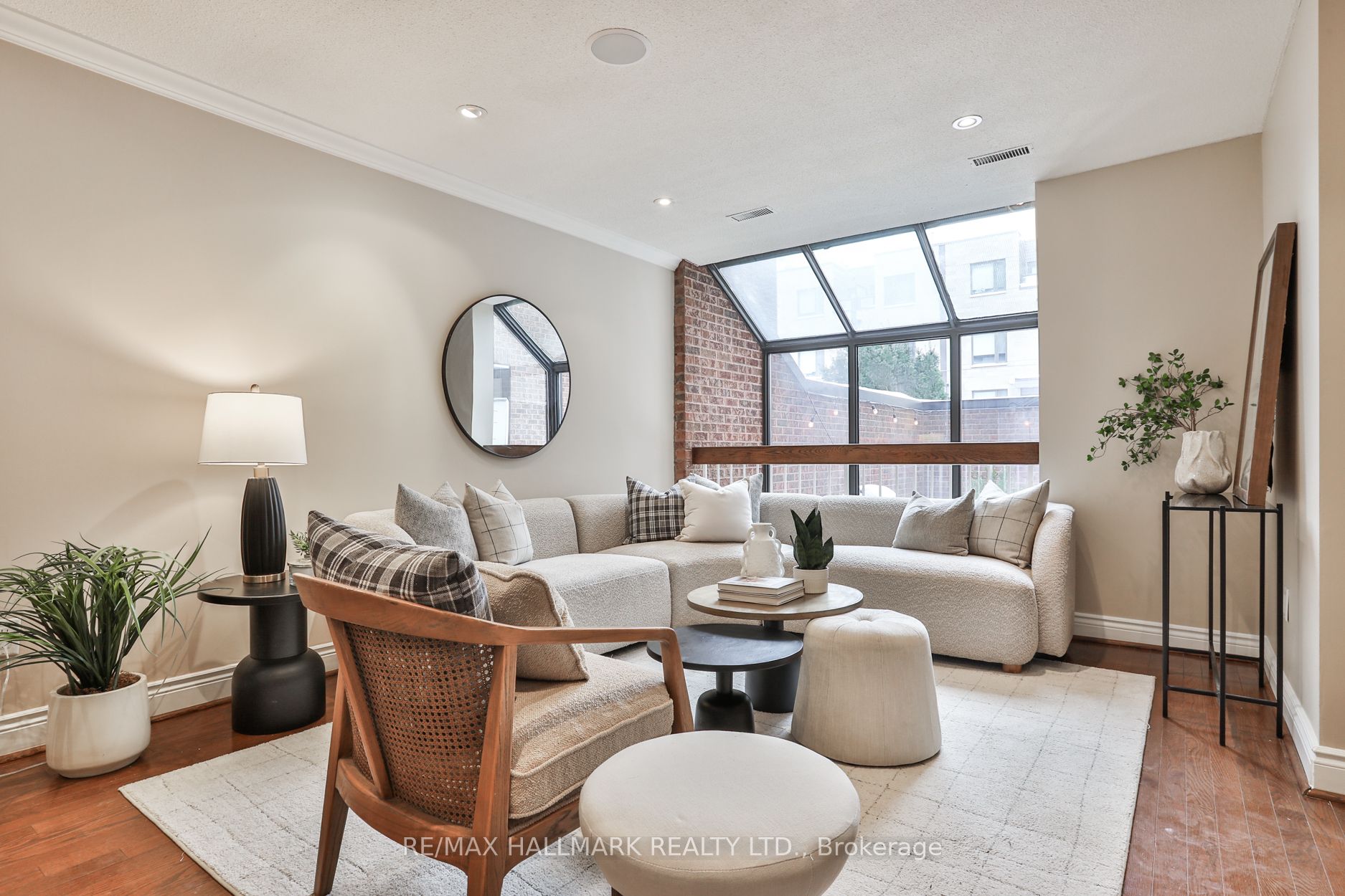 142 Pears Avenue A12