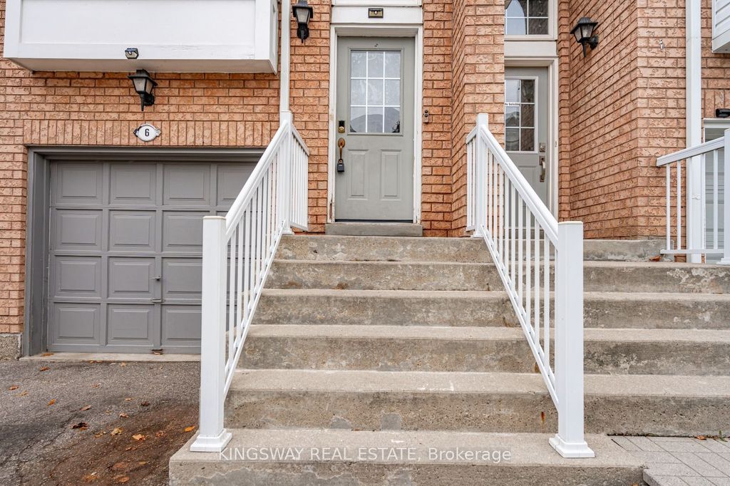 Photo of 280 HILLCREST Avenue #6, Mississauga, ON L5B 4L3 (MLS # W13112206)