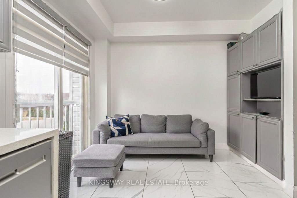 Photo of 280 HILLCREST Avenue #6, Mississauga, ON L5B 4L3 (MLS # W13112206)