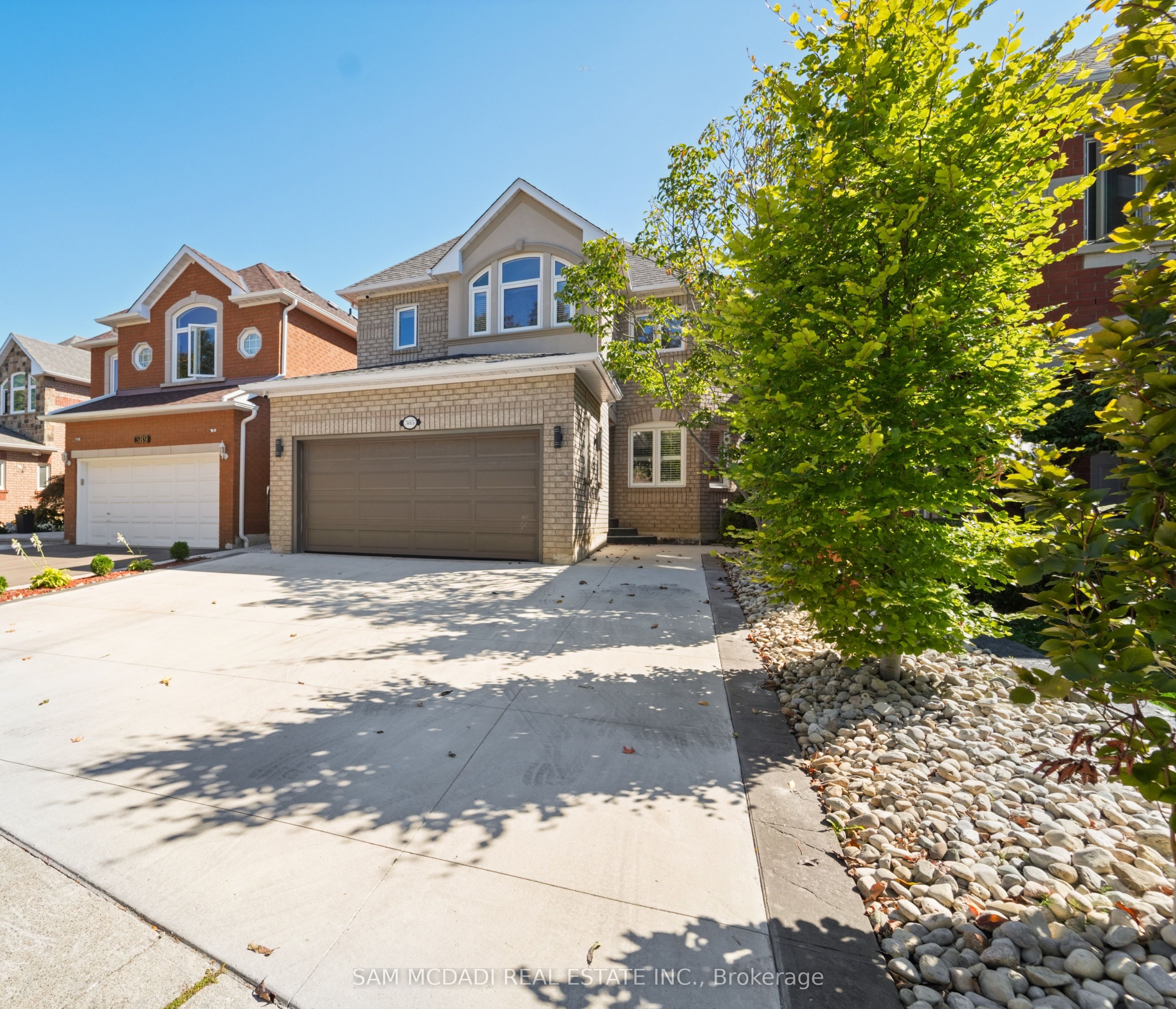 385 Turnberry Crescent