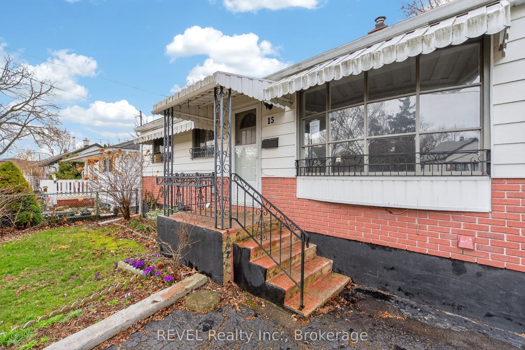Photo of 15 Vera Street, St. Catharines, ON L2S 1C3 (MLS # X12981098)
