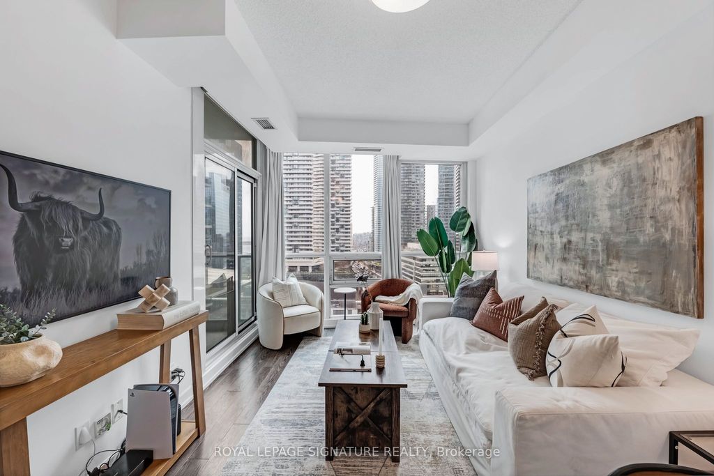 Photo of 18 Harbour Street #1801, Toronto, ON M5J 2Z6 (MLS # C13158430)