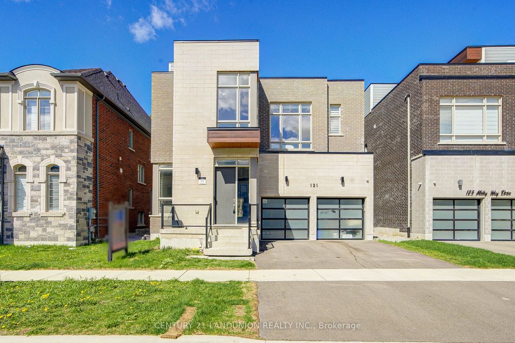 Photo of 121 Milky Way Drive, Richmond Hill, ON L4C 4L9 (MLS # N13113664)