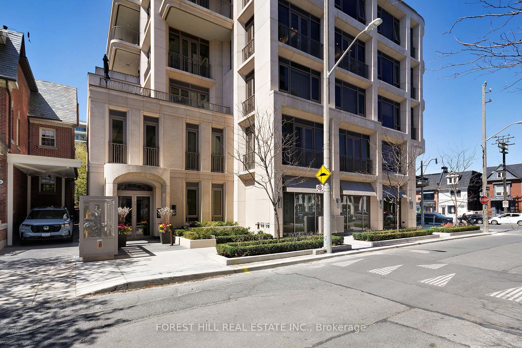 128 Hazelton Avenue 401