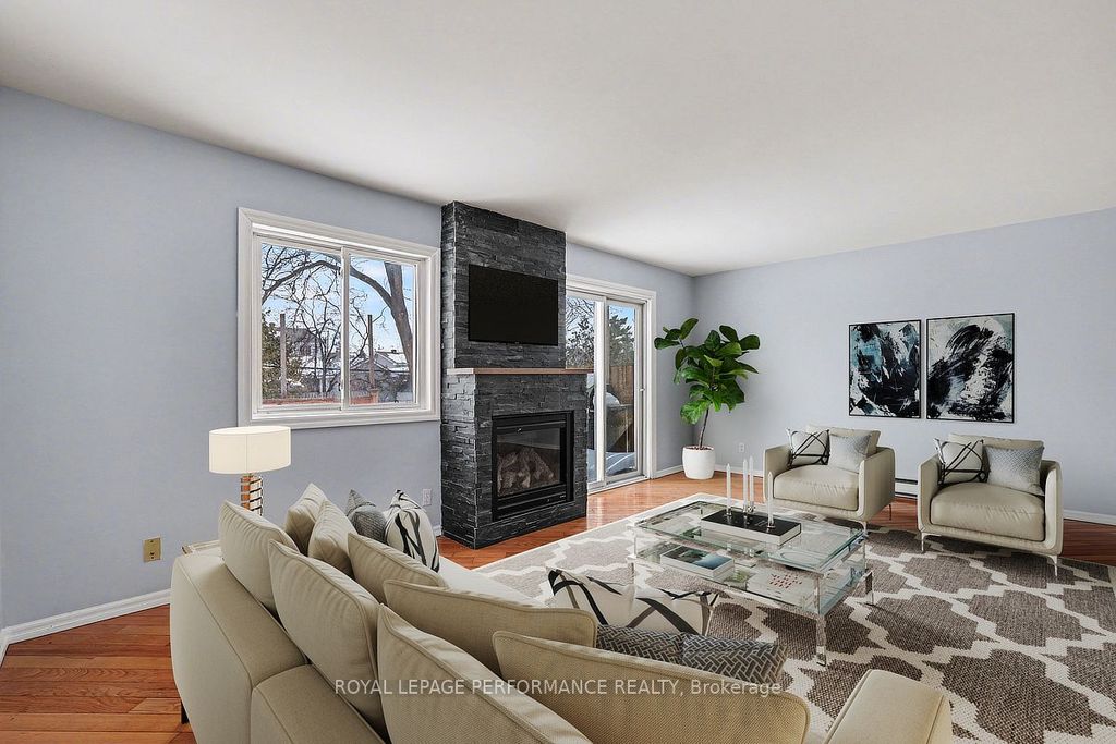 Photo of 1367 Cedarcroft Crescent, Cyrville - Carson Grove - Pineview, ON K1B 5G8 (MLS # X13071798)