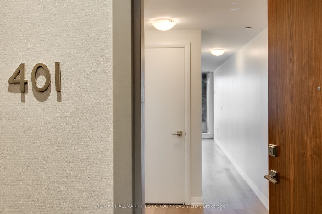 Photo of 835 St Clair Avenue W #401, Toronto, ON M6C 2N5 (MLS # C12639324)