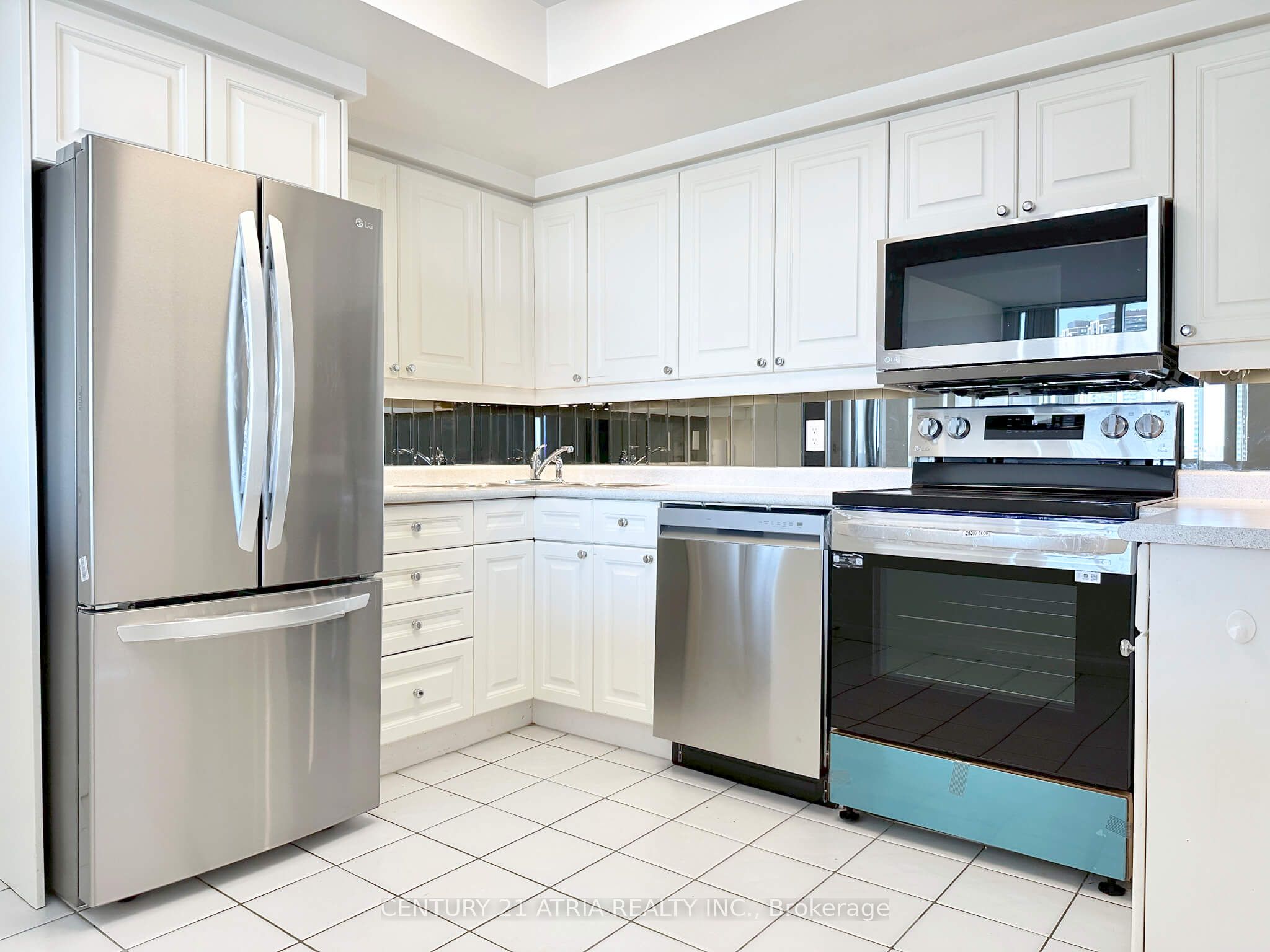 1 Palace Pier Court 2310