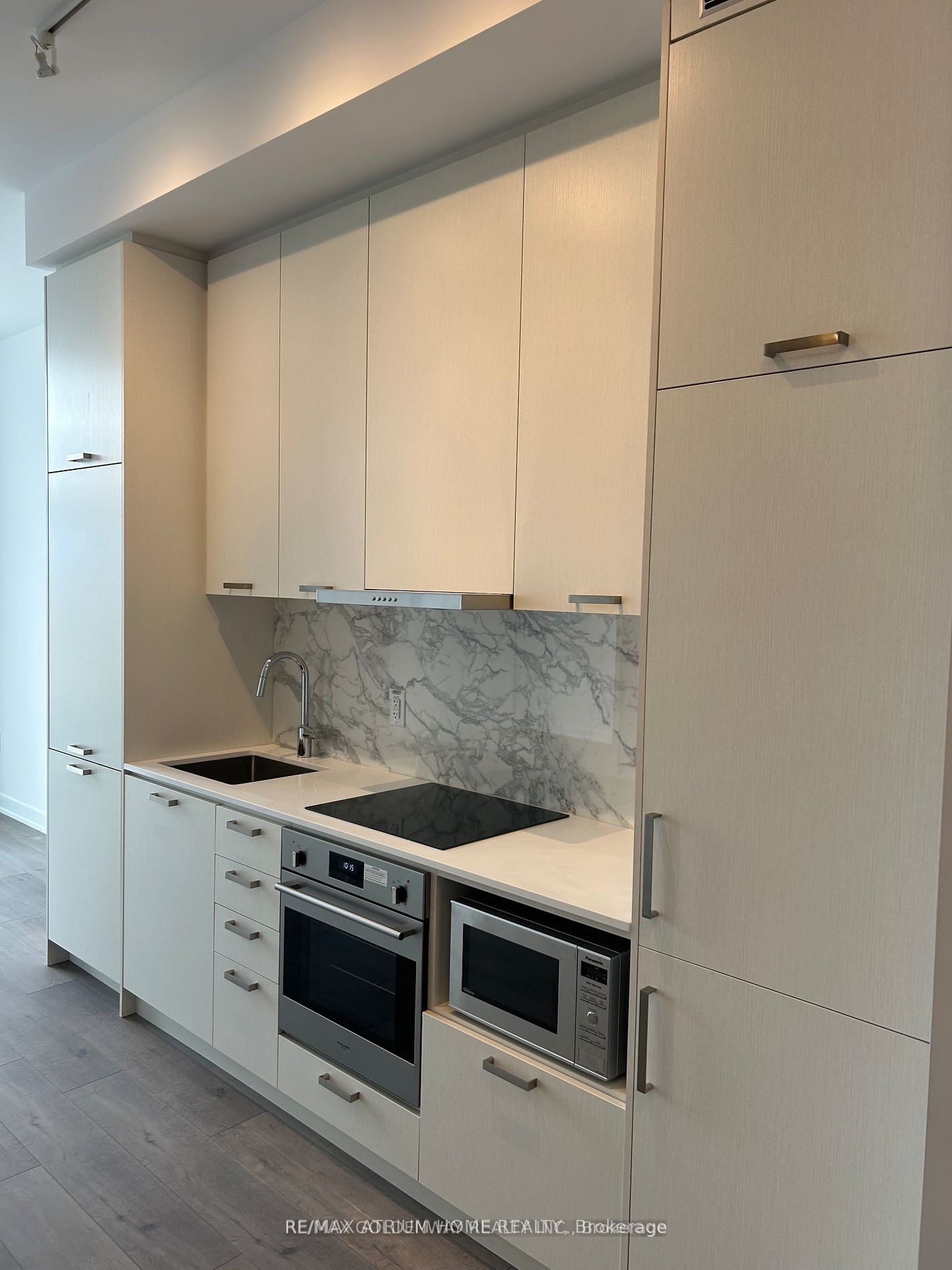 38 Honeycrisp Crescent 2112