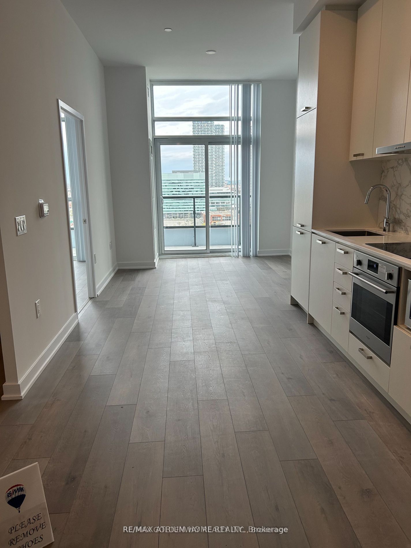 38 Honeycrisp Crescent 2112