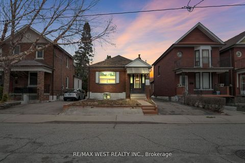 661 Beresford Avenue Toronto ON M6S 3C4