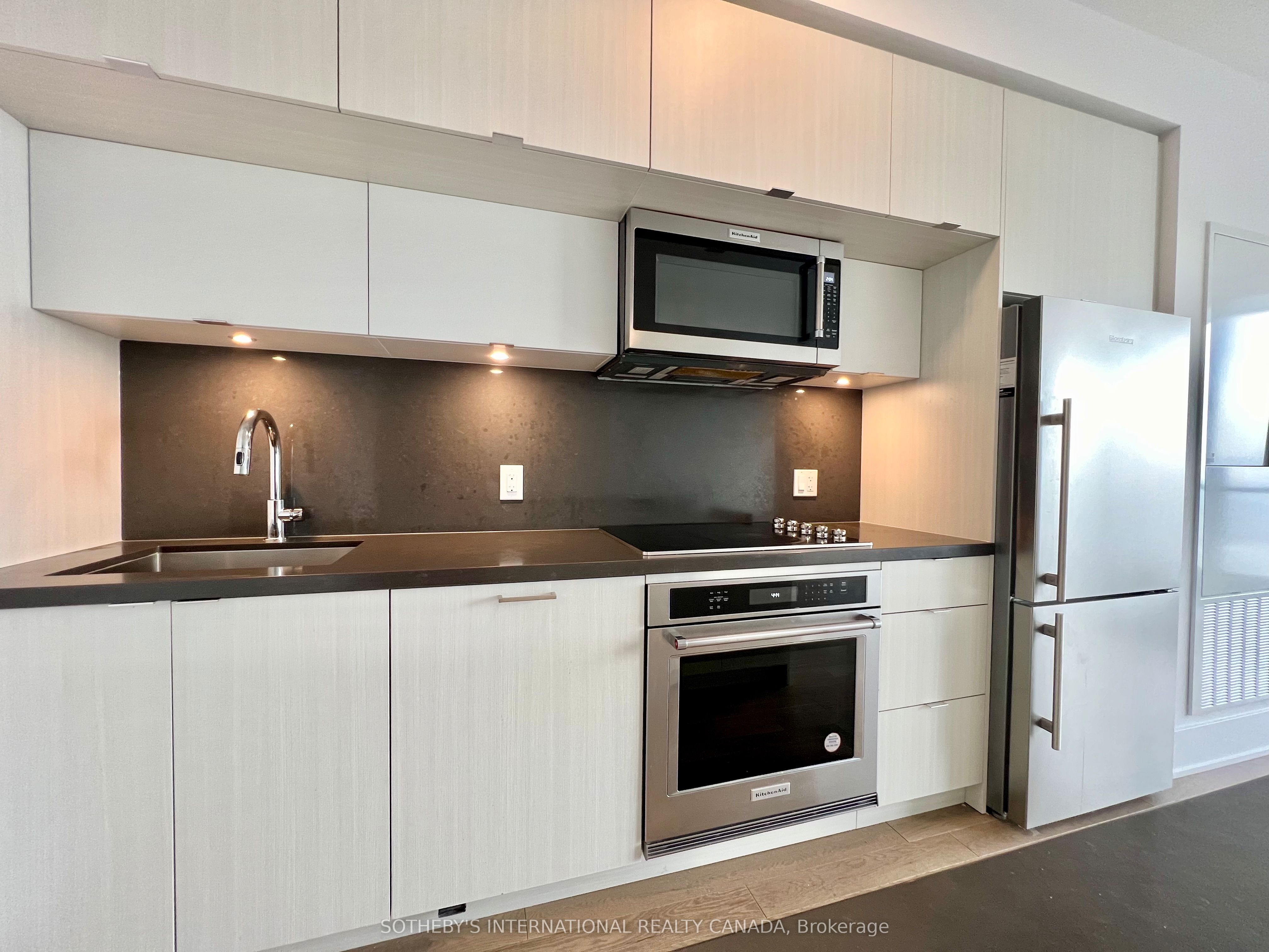 585 Bloor Street E 4215