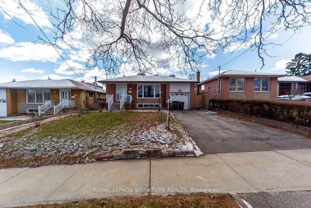 Photo of 33 Renault Crescent, Toronto, ON M9P 1J2 (MLS # W12970632)